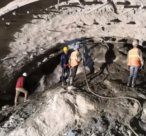 兖州拱顶带模注浆料的施工流程及注意事项